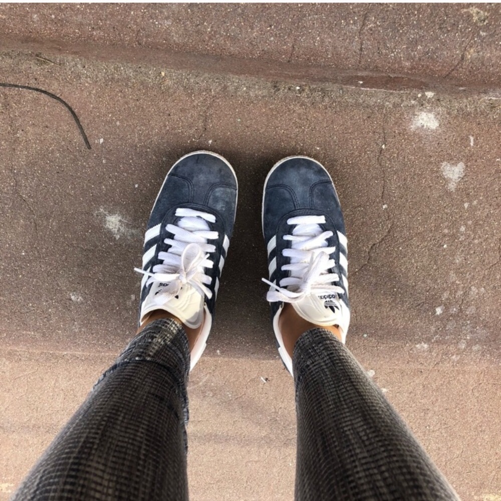 ❌SOLD❌BLUE ADIDAS GAZELLE